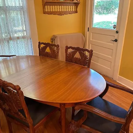 Century Elms Bed And Breakfast-3